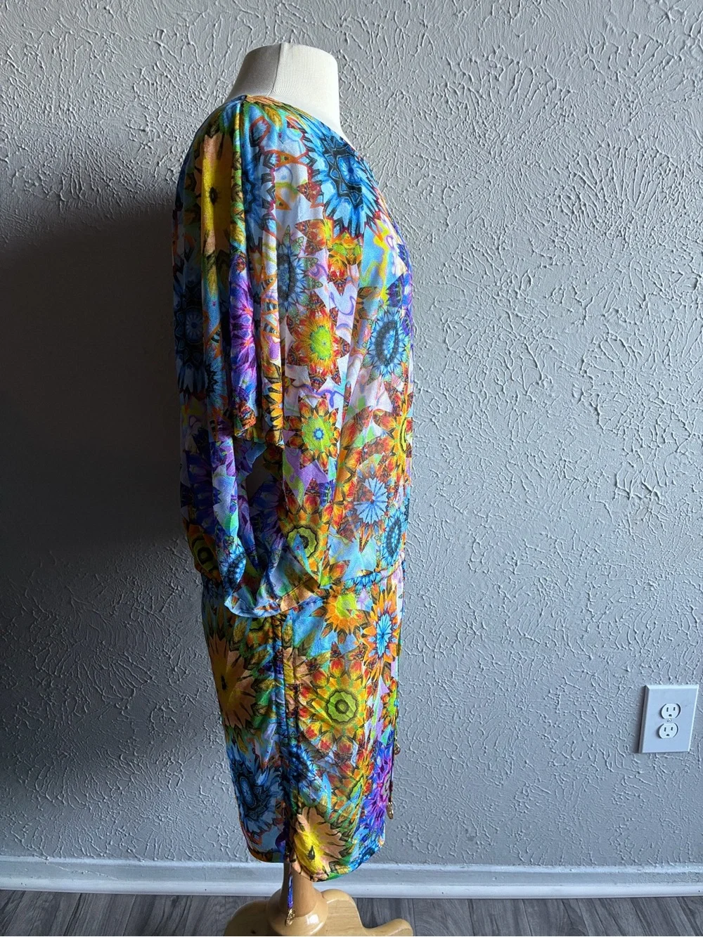 Luli Fama Kaleidoscope Print Batwing Swim Cover Up Resort Medium.